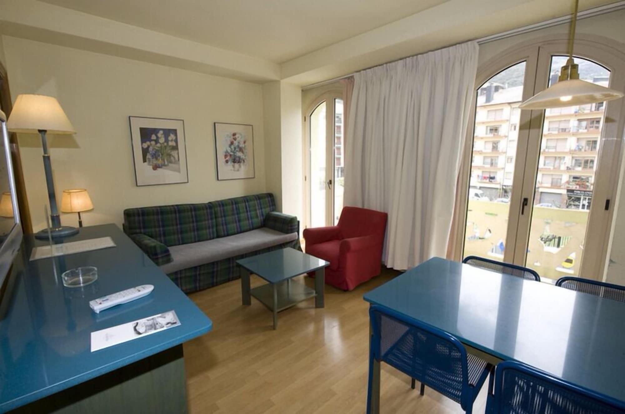Apartamentos Pessets Adelaida Sort Bagian luar foto