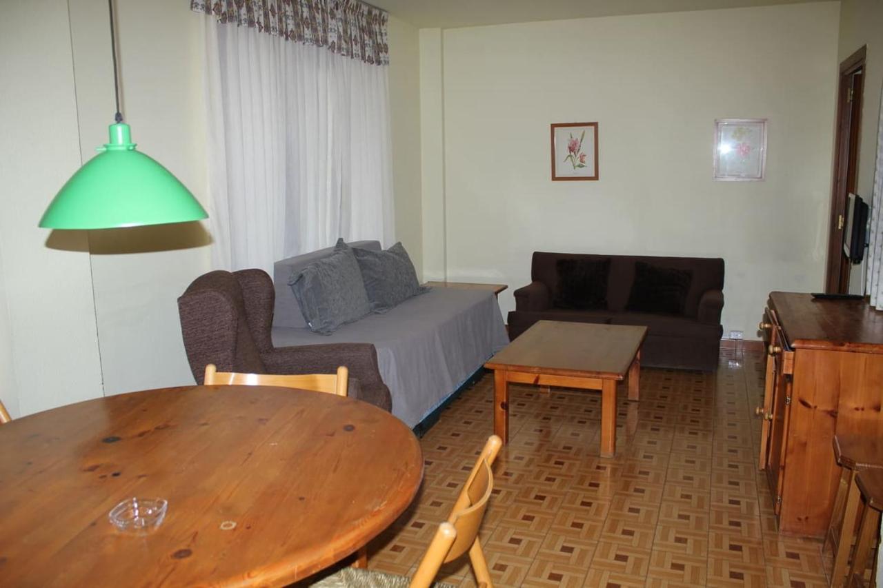 Apartamentos Pessets Adelaida Sort Bagian luar foto