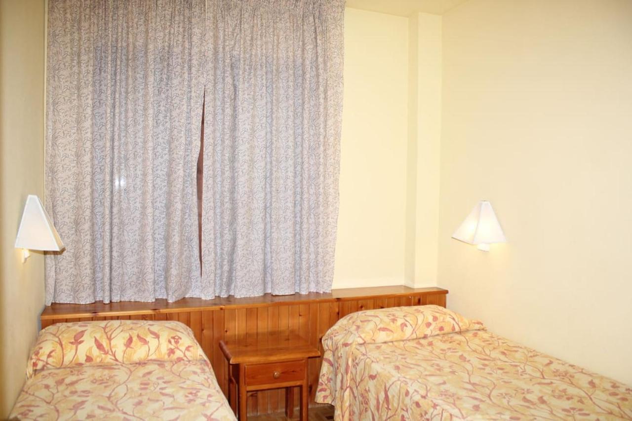 Apartamentos Pessets Adelaida Sort Bagian luar foto