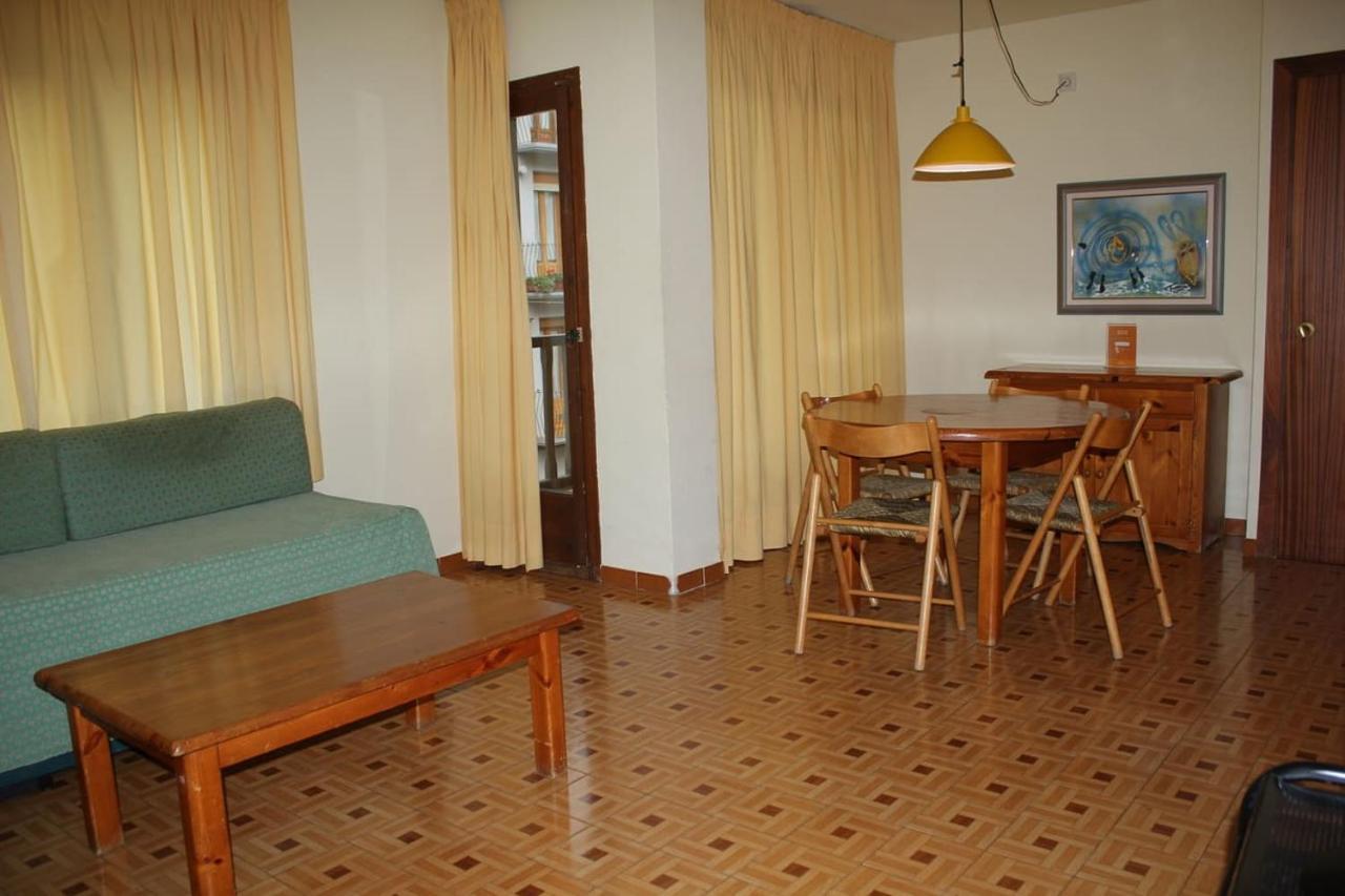 Apartamentos Pessets Adelaida Sort Bagian luar foto