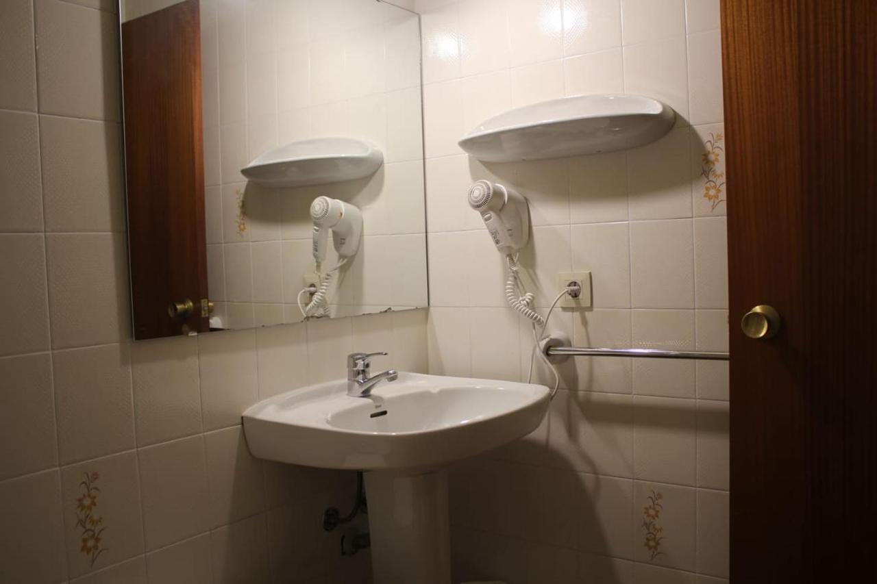 Apartamentos Pessets Adelaida Sort Bagian luar foto