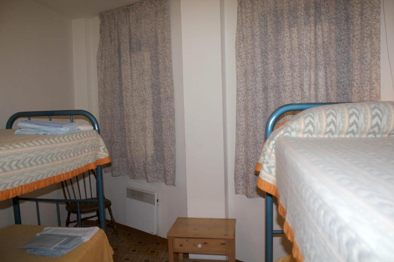Apartamentos Pessets Adelaida Sort Bagian luar foto