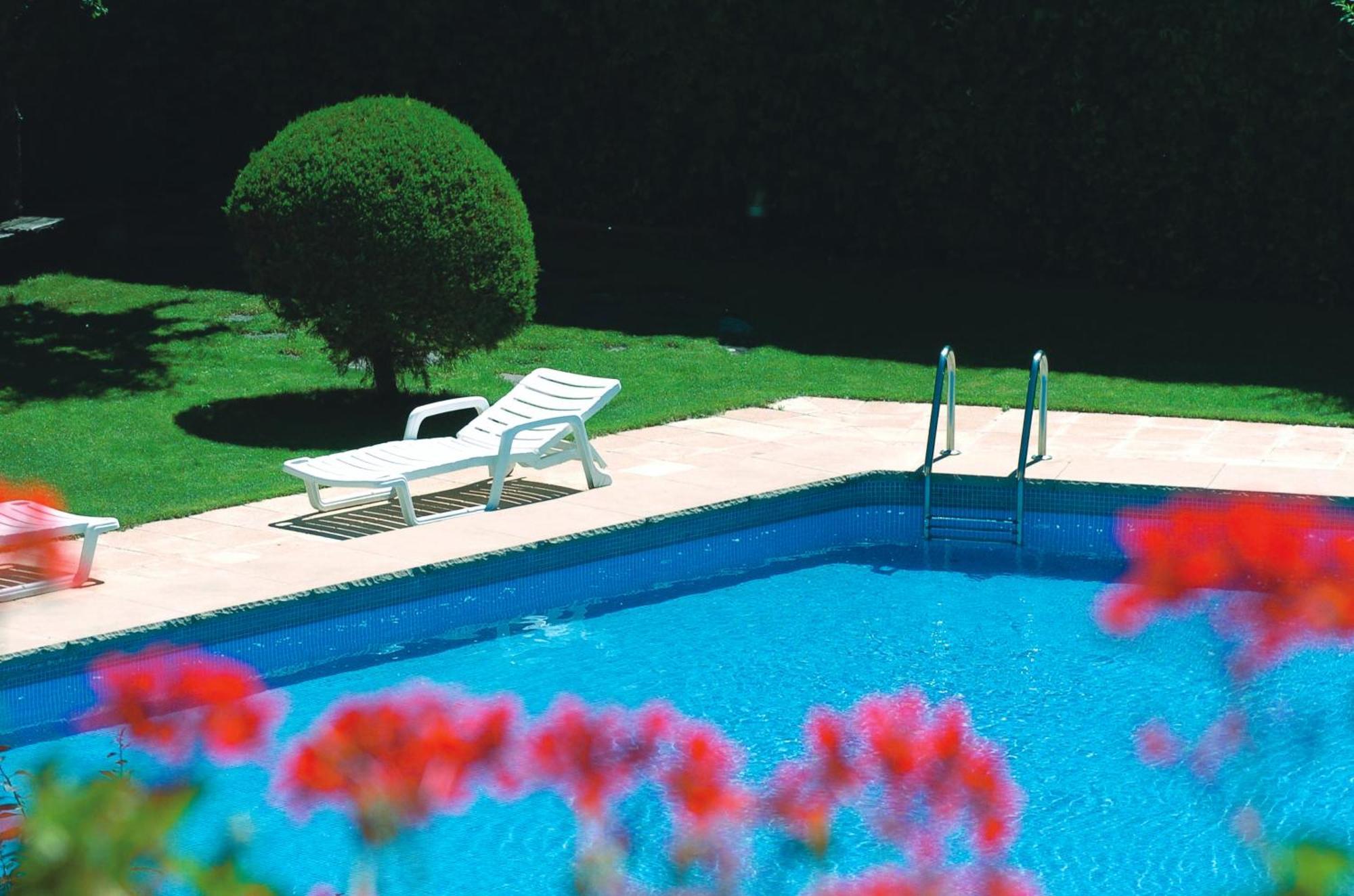 Apartamentos Pessets Adelaida Sort Bagian luar foto