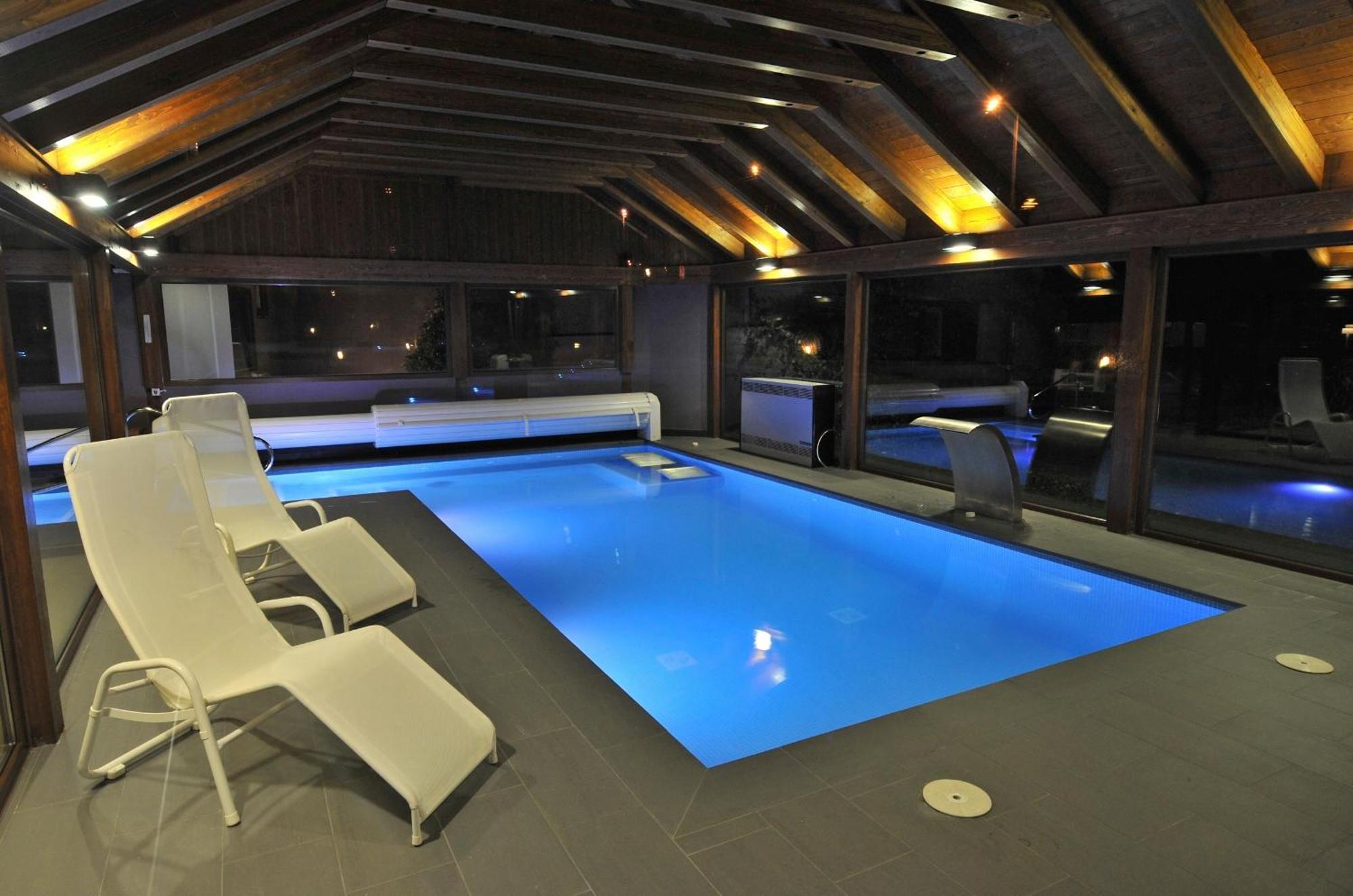 Apartamentos Pessets Adelaida Sort Bagian luar foto