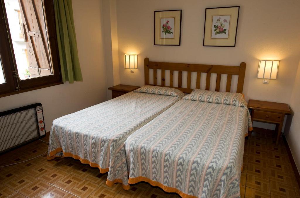 Apartamentos Pessets Adelaida Sort Ruang foto