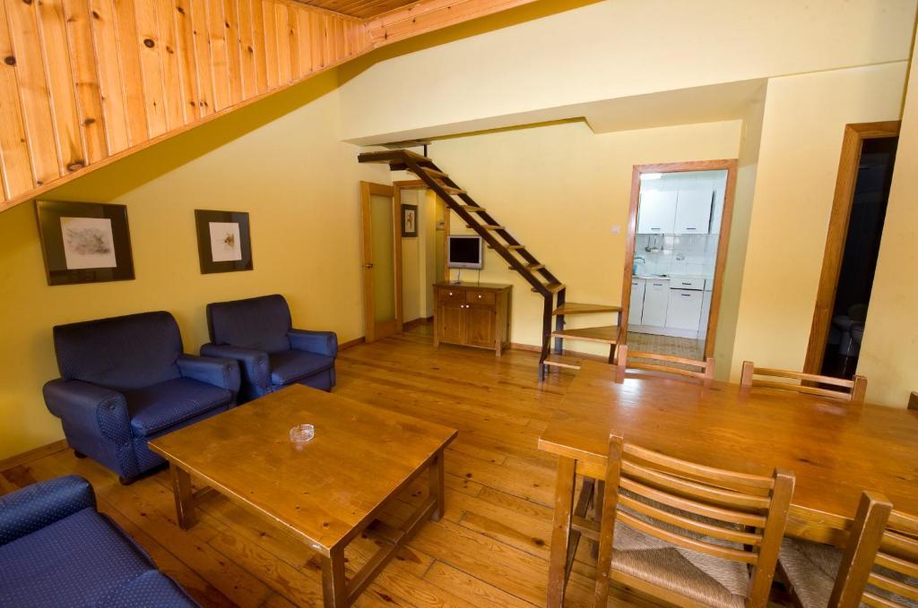 Apartamentos Pessets Adelaida Sort Ruang foto